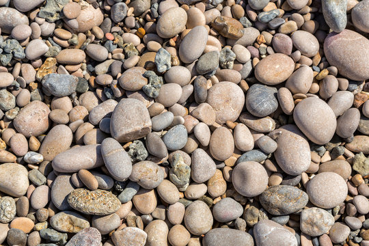 Stenar på en strand vid Medelhavet