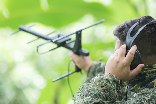 rnithologist take antenna and earphone for tracking animal movement in forest for research