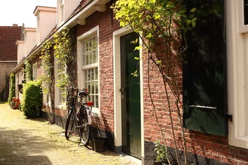 Foto op Plexiglas Romantisch straatbeeld in de historische binnenstad van Leeuwarden. © Feiko Hendrik