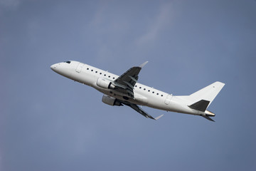 Fototapeta na wymiar Embraer ERJ-170-100 (ERJ-170STD)