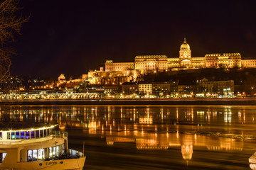 Fototapeta na wymiar View of Budapest Castle from the Danube
