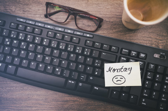 Montag am Arbeitsplatz Vintage Look