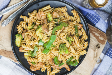 Black pepper pork pasta