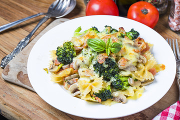 Bacon spaghetti, mushrooms and pasta