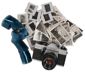 alter analoger fotoapparat mit bildern, filmrolle und dias
