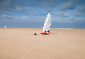 Obraz premium char à voile sur la plage