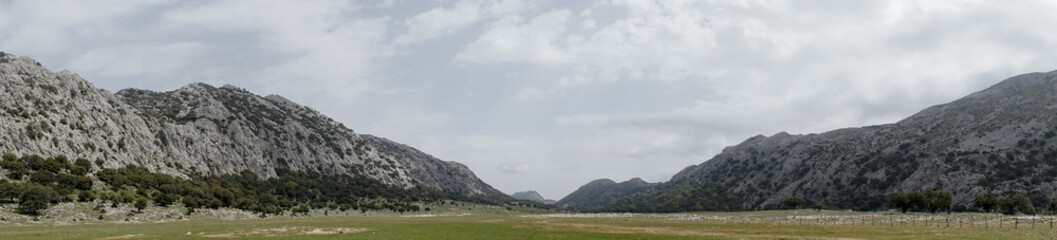 Panorámica de los llanos de Líbar en el parque natural de Grazalema, Andalucía