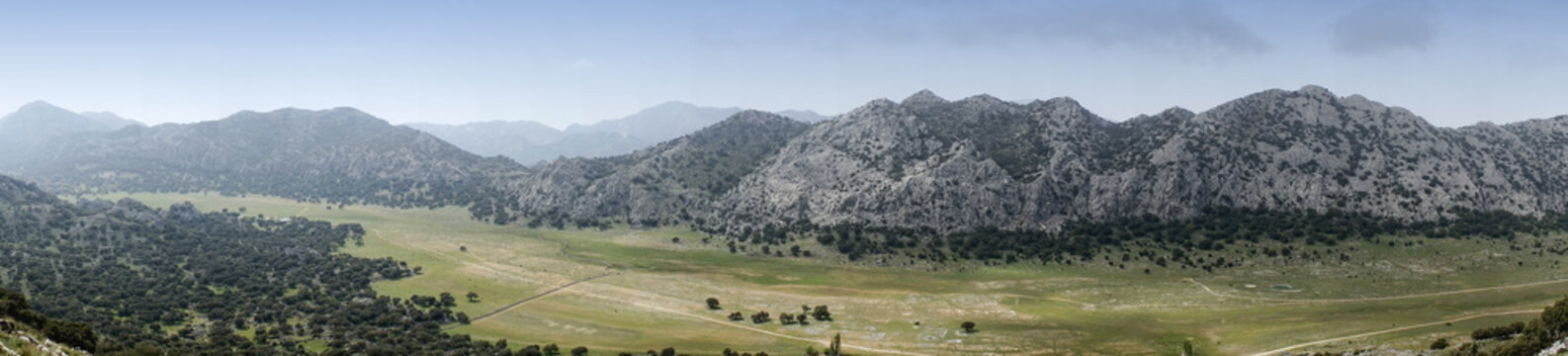 Panor&aacute;mica de los llanos de L&iacute;bar en el parque natural de Grazalema, Andaluc&iacute;a