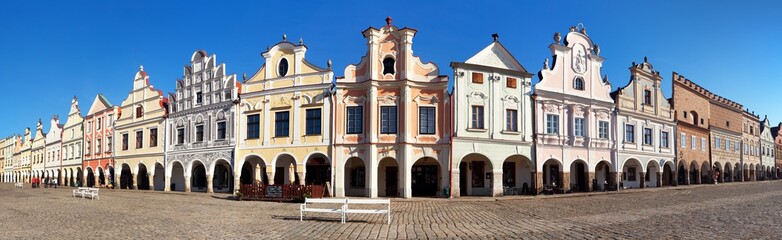 Fototapeta na wymiar Panoramic view of Telc or Teltsch town square