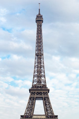 Fototapeta na wymiar Eiffel tower against cloudy sky