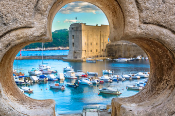 Dubrovnik scenery. / Old stone hole with Dubrovnik scenery in background, croatian travel places. - 145631815