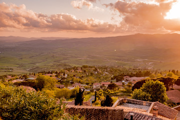 Obraz premium Panorama of the city of volterra at sunset
