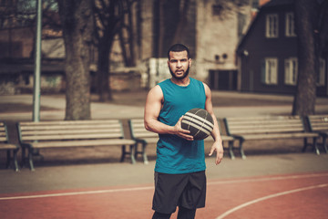 Fototapeta premium African-american streetball player practicing outdoors