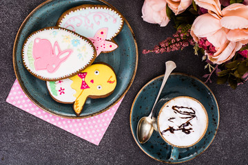 Easter gingerbread cookies with drawing