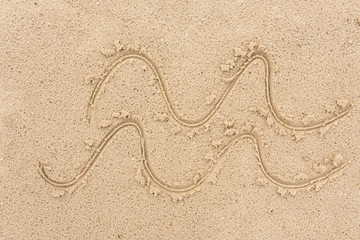 Obraz premium Drawing of waves and sea on sand symbolizing rest background