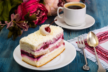 Piece of cake, sponge cakes, cream, cherries, whipped cream on b