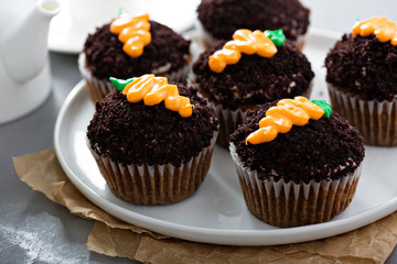 Carrot cupcakes with chocolate crumbs and frosting