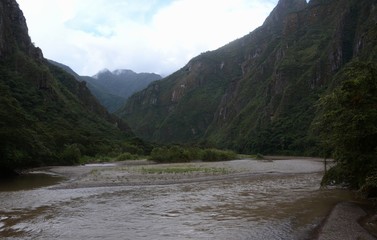 Naklejka na ściany i meble Muddy post storm waters of the rio Urubamba flowing through this scenic valley in the jungle of Peru. 