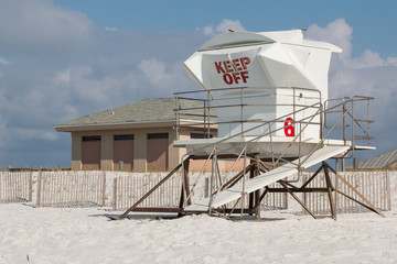 Lifegaurd station on a white sandy beach.