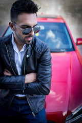 Obraz premium Young confident man with a sport car