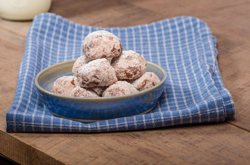 Rolled and sugared cookies with milk