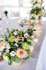 Obraz na płótnie Canvas wedding table setting with roses