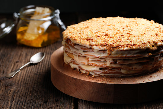 homemade honey cake according to the traditional recipe