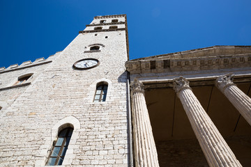 Fototapeta na wymiar Tempio di Minerva di Assisi