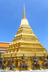 Naklejka premium Guardian on golden pagoda in Royal Thai temple on display at Wat Prakaew in Bangkok, Thailand.