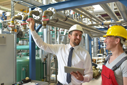 Engineer and worker in an industrial operation