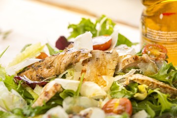 Light salad served with chicken, lettuce and tomatoes. Drink on side