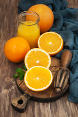Obraz na płótnie Canvas Jar of juice and fresh oranges