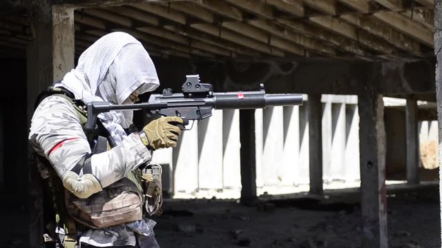 Airsoft soldier change magazine, gun fails to fire
