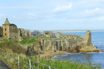 Fototapeta na wymiar St. Andrews ancient castle
