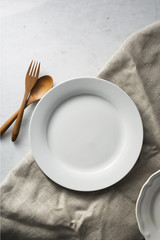 Empty plate on background © Kitti bowornphatnon