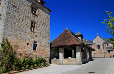 Fototapeta na wymiar Halle aux grains à Curemonte (Corrèze)