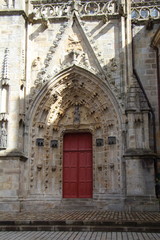 Fototapeta na wymiar Porche latéral de la cathédrale Saint Corentin à Quimper
