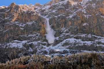 Lawine in Alpen