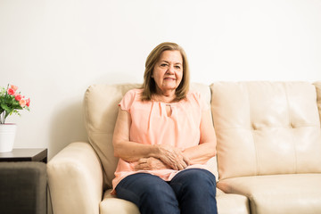 Obraz premium Elder woman with stomachache