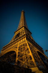 Tour eiffel au coucher de soleil
