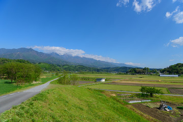 長野　中央アルプスと伊那谷の田園風景