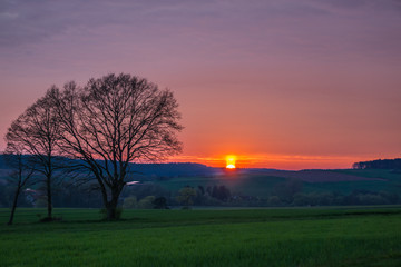 Fototapeta na wymiar Sonnenuntergang im ländlichen Gebiet in Hessen, Deutschland