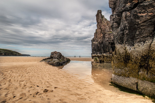 Strand mit Felsen auf den &Auml;u&szlig;eren Hebriden, Schottland