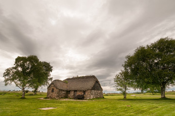 Fototapeta na wymiar Historisches schottisches Haus neben dem Schlachtfeld von Culloden
