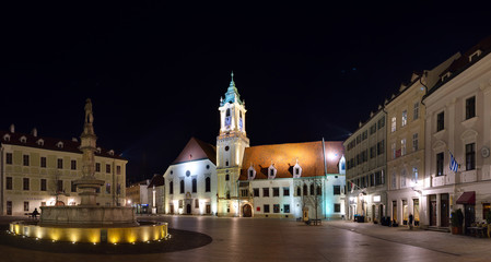 Obraz na płótnie Canvas The Main Square (Hlavne namestie) and Old Town Hall in the night, Bratislava, Slovakia