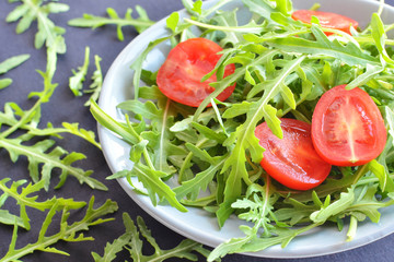 tomatoes with fresh arugula