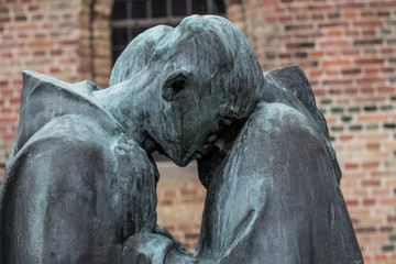 Fototapeta premium Resting Heads Statue