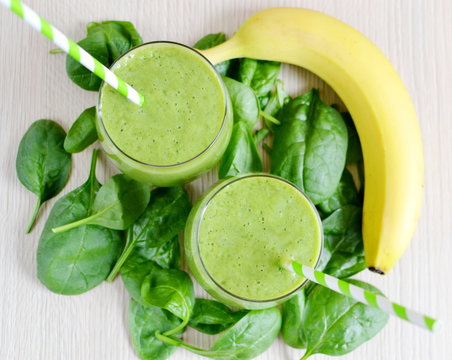 Green spinach smoothies with fruits