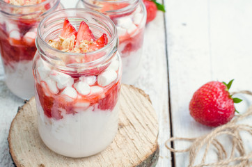 Yoghurt with strawberries