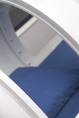 Hyperbaric oxygen tank chamber